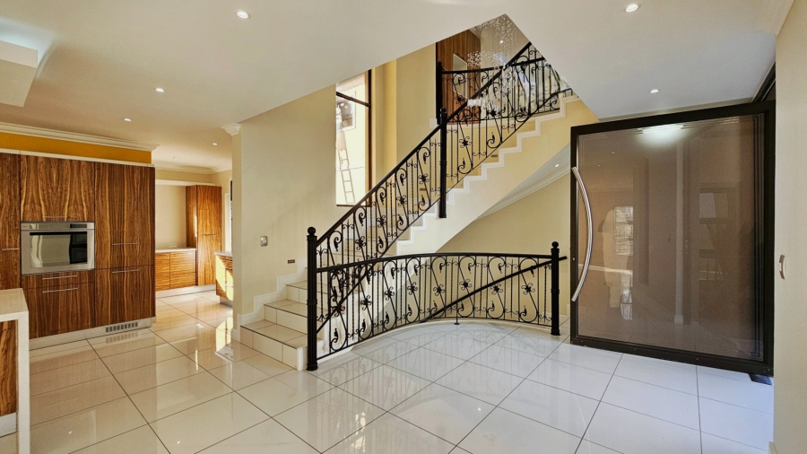 5 Bedroom Property for Sale in Kiepersol Free State